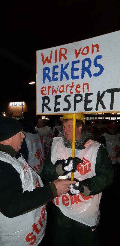 Die Rekers-Beschäftigten fordern Respekt in Form einer gerechten Einkommenserhöhung