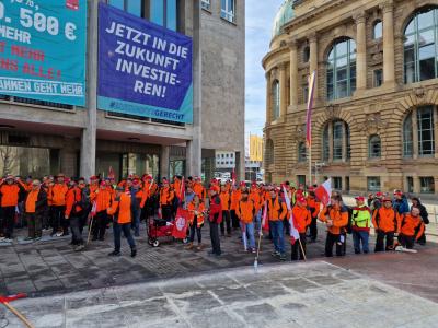 Forst-Warnstreik in Stuttgart Forst-Warnstreik in Stuttgart