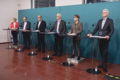 Vertreter*innen des Verbändebündnisses bei gemeinsamen der Pressekonferenz. Vertreter*innen des Verbändebündnisses bei gemeinsamen der Pressekonferenz.