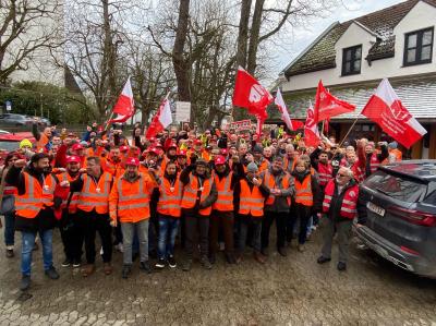 Gruppenfoto von Mitgliedern aus der Ziegelindistrie Bayern am Verhandlungsort Gruppenfoto von Mitgliedern aus der Ziegelindistrie Bayern am Verhandlungsort
