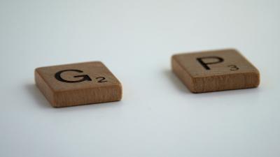 Spielsteine mit "g" und "p", das A in der Mitte fehlt. Spielsteine mit "g" und "p", das A in der Mitte fehlt.