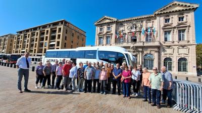 Die Reisegruppe vor dem Rathaus in Marseille Die Reisegruppe vor dem Rathaus in Marseille