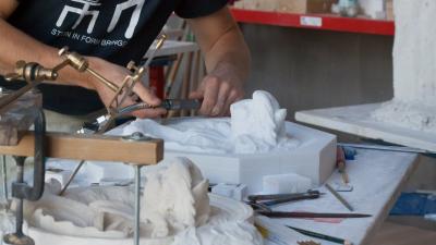 Steinmetz bei der Arbeit. Steinmetz bei der Arbeit.