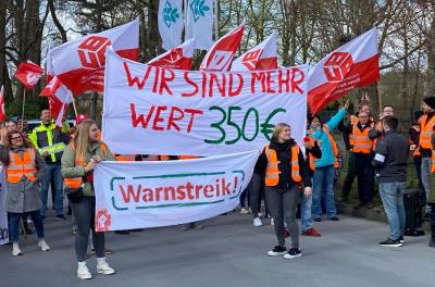 Beschäftigte der DSV beim Warnstreik Beschäftigte der DSV beim Warnstreik
