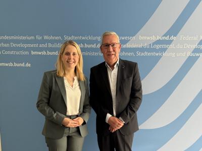 Robert Feiger und Bundesbauministerin Verena Hubertz