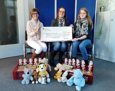 Bei der Scheckübergabe: Franziska Emrich, Geschäftsführerin des Hospizvereins, mit Barbara Gauch und Charlotte Held von der IG BAU Bei der Scheckübergabe: Franziska Emrich, Geschäftsführerin des Hospizvereins, mit Barbara Gauch und Charlotte Held von der IG BAU