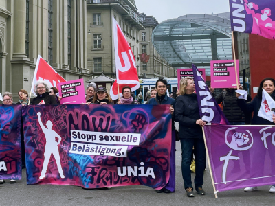 Gewerkschaftsfrauen demonstrieren gegen sexuelle Belästigung am Bau