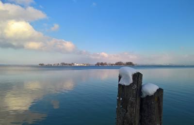 Blick auf die Fraueninsel im Winter