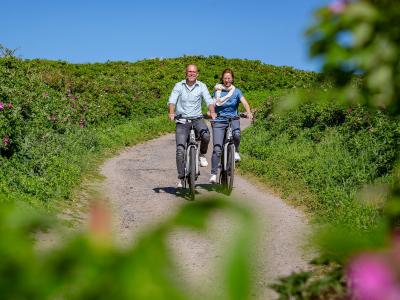 Mann und Frau beim Radfahren auf Sylt