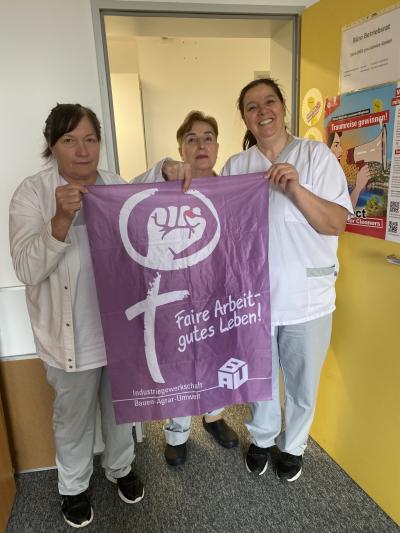 Kolleg*innen mit Symbol der IG BAU Frauen