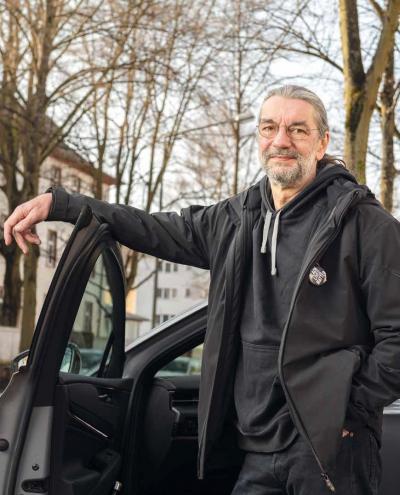 Steffen am Auto