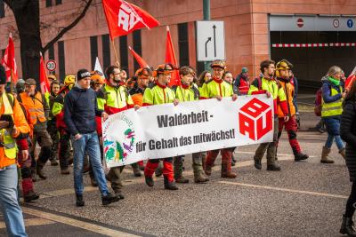 Beschäftigte beim Warnstreik in Potsdam
