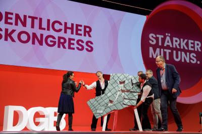 Präsentation der Schieferfaust beim DGB-Bundeskongress Präsentation der Schieferfaust beim DGB-Bundeskongress