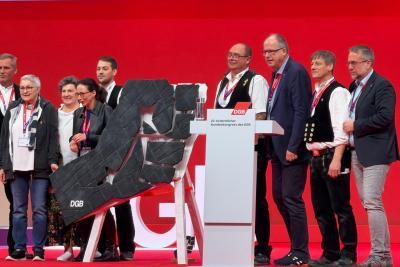 Präsentation der Schieferfaust beim DGB-Bundeskongress Präsentation der Schieferfaust beim DGB-Bundeskongress