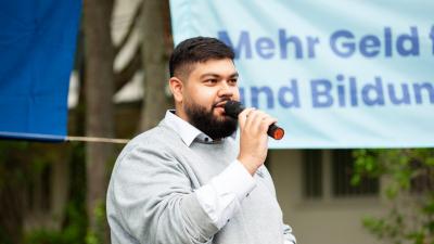 Danial Bamdadi bei einer Rede Danial Bamdadi bei einer Rede