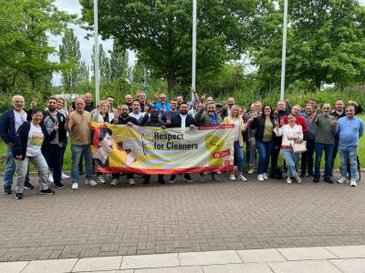 Gruppenfoto mit den Seminarteilnehmer*innen