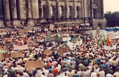 Demonstranten vor dem Reichstag