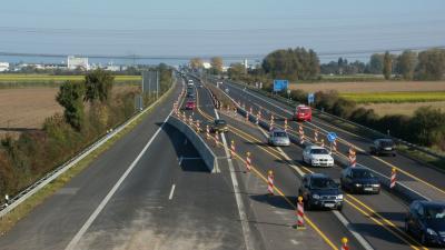 Autobahn mit Bauabsperrung Autobahn mit Bauabsperrung