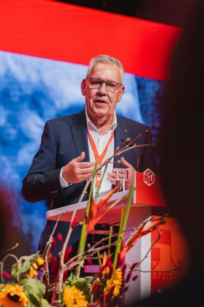 Robert Feiger am Redepult